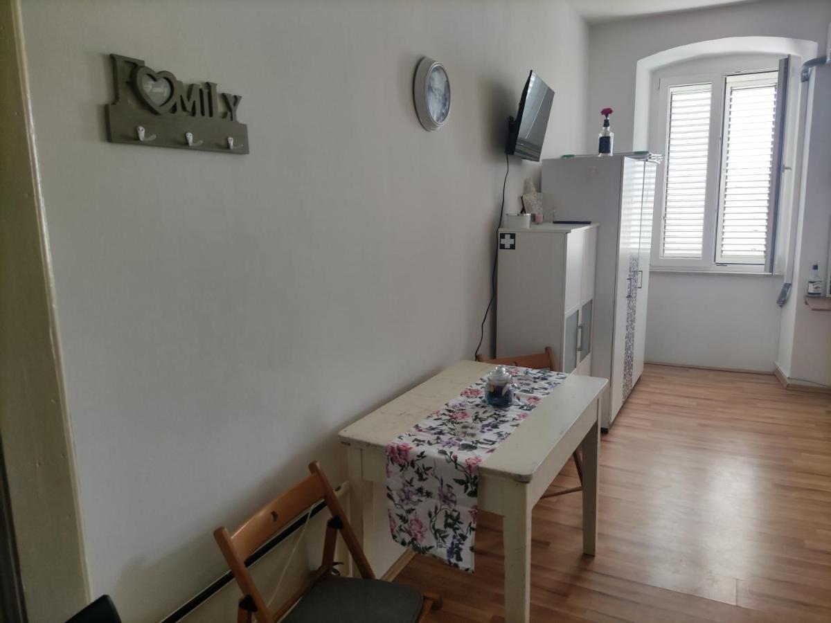 Studio Apartment Kontiki Rijeka Ngoại thất bức ảnh