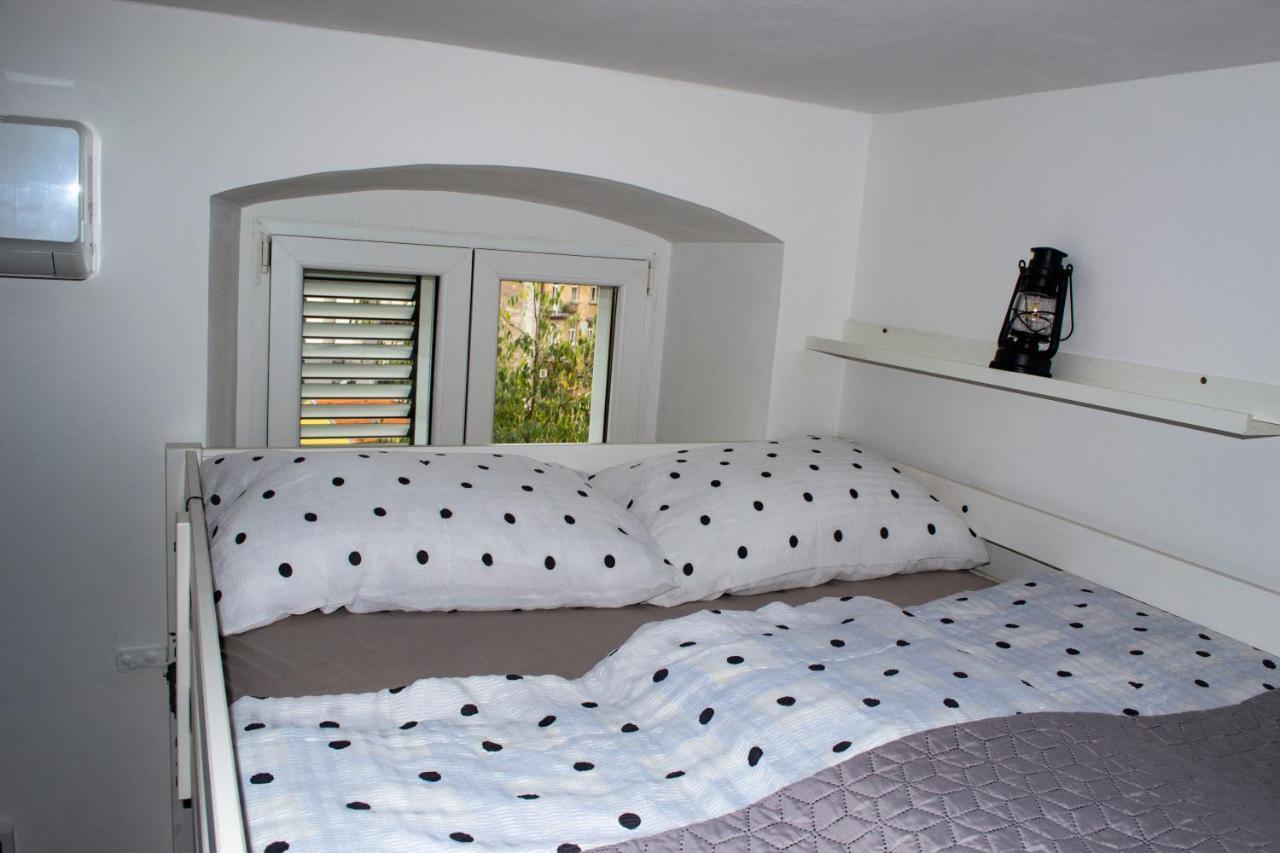 Studio Apartment Kontiki Rijeka Ngoại thất bức ảnh